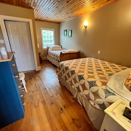 Отель Bishop White Manor Тринити Экстерьер фото