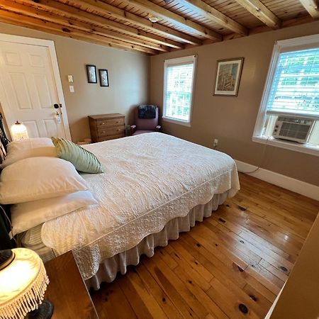 Отель Bishop White Manor Тринити Экстерьер фото