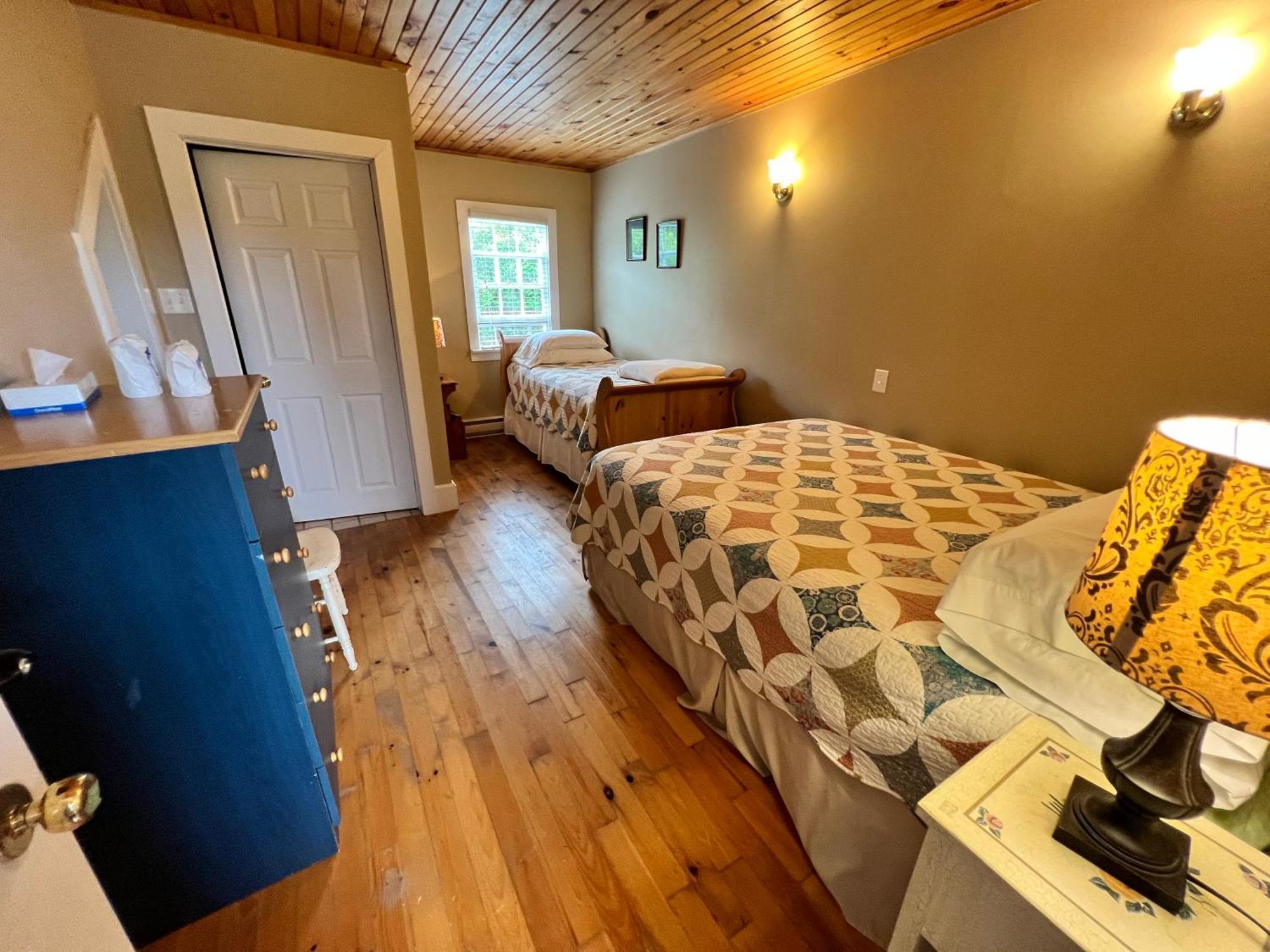 Отель Bishop White Manor Тринити Экстерьер фото